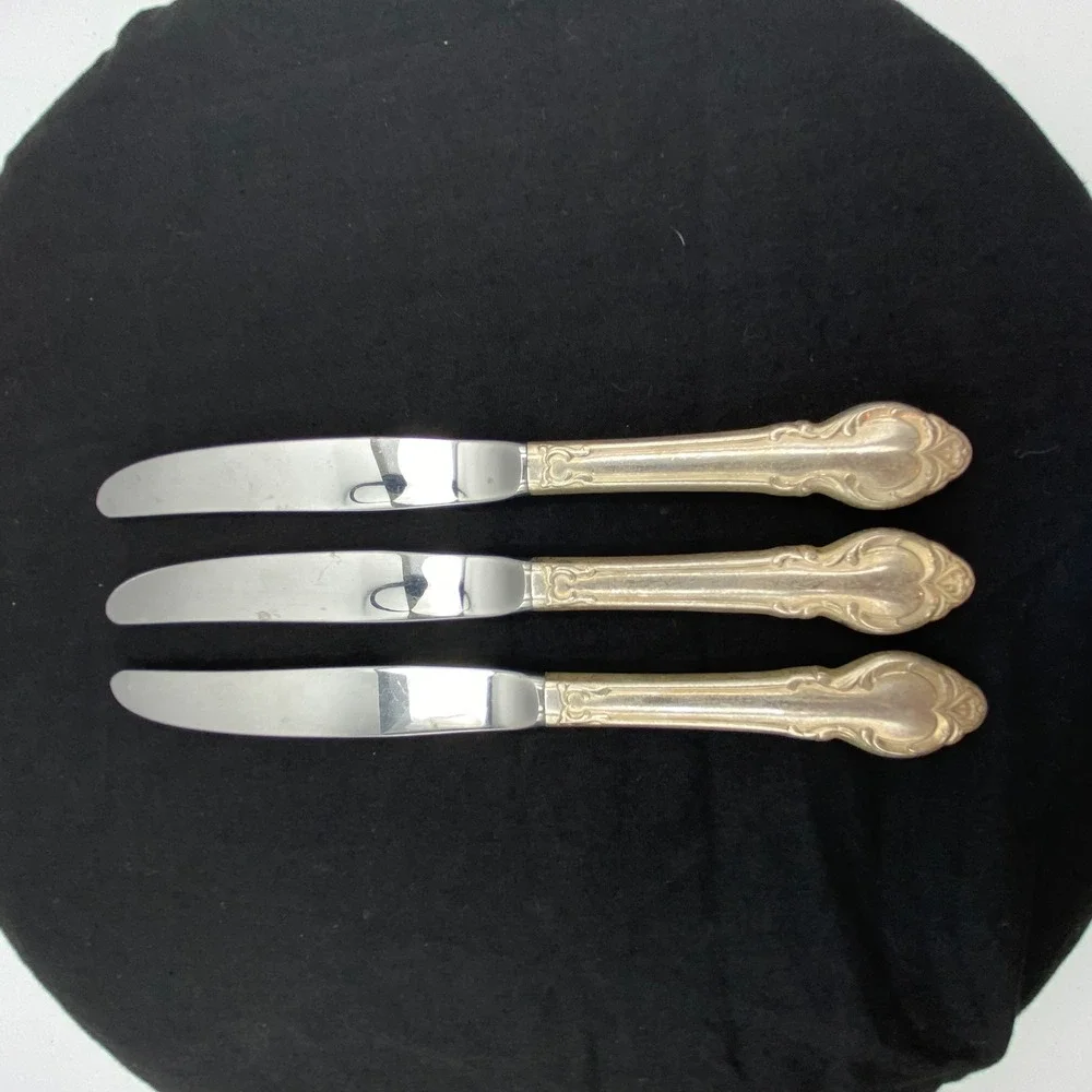 Vintage 6.25in Dinner Knives 3pc Silver Gold Ornate Scroll Flatware Replacement